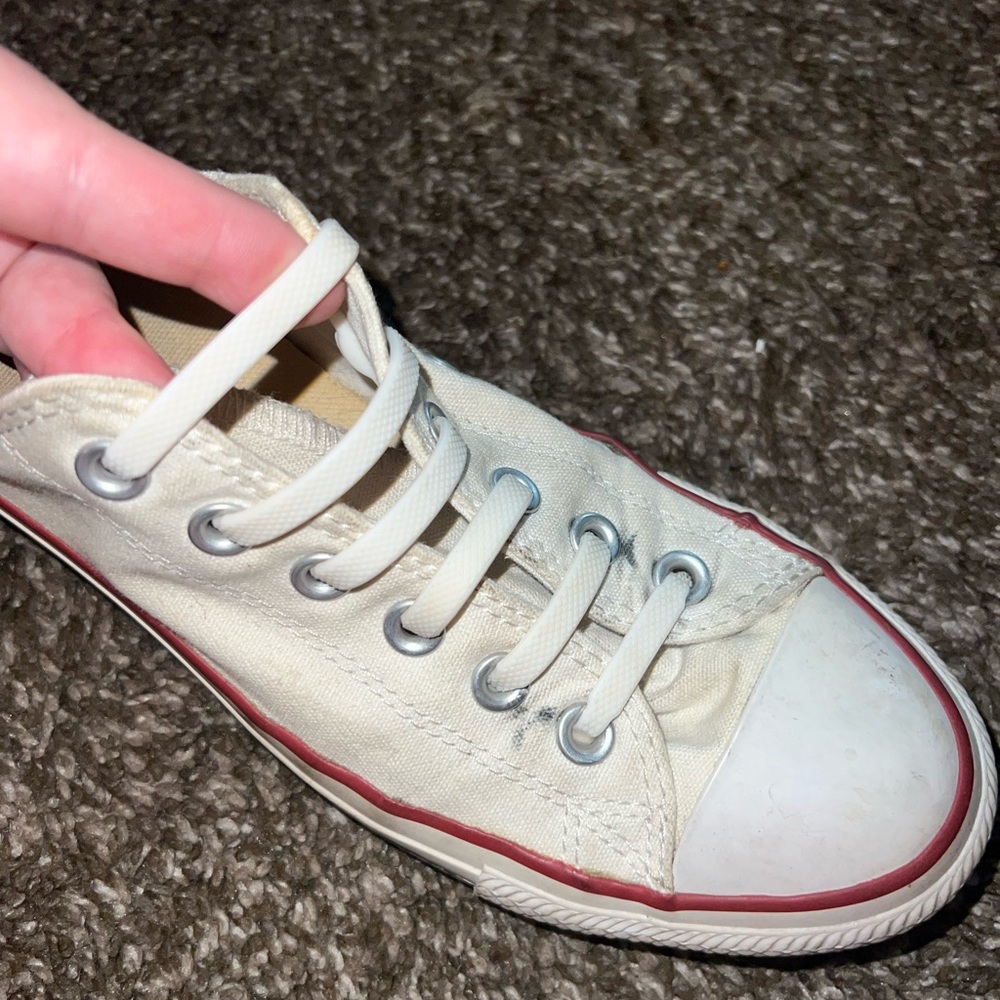 White converse - Picture 2 of 4